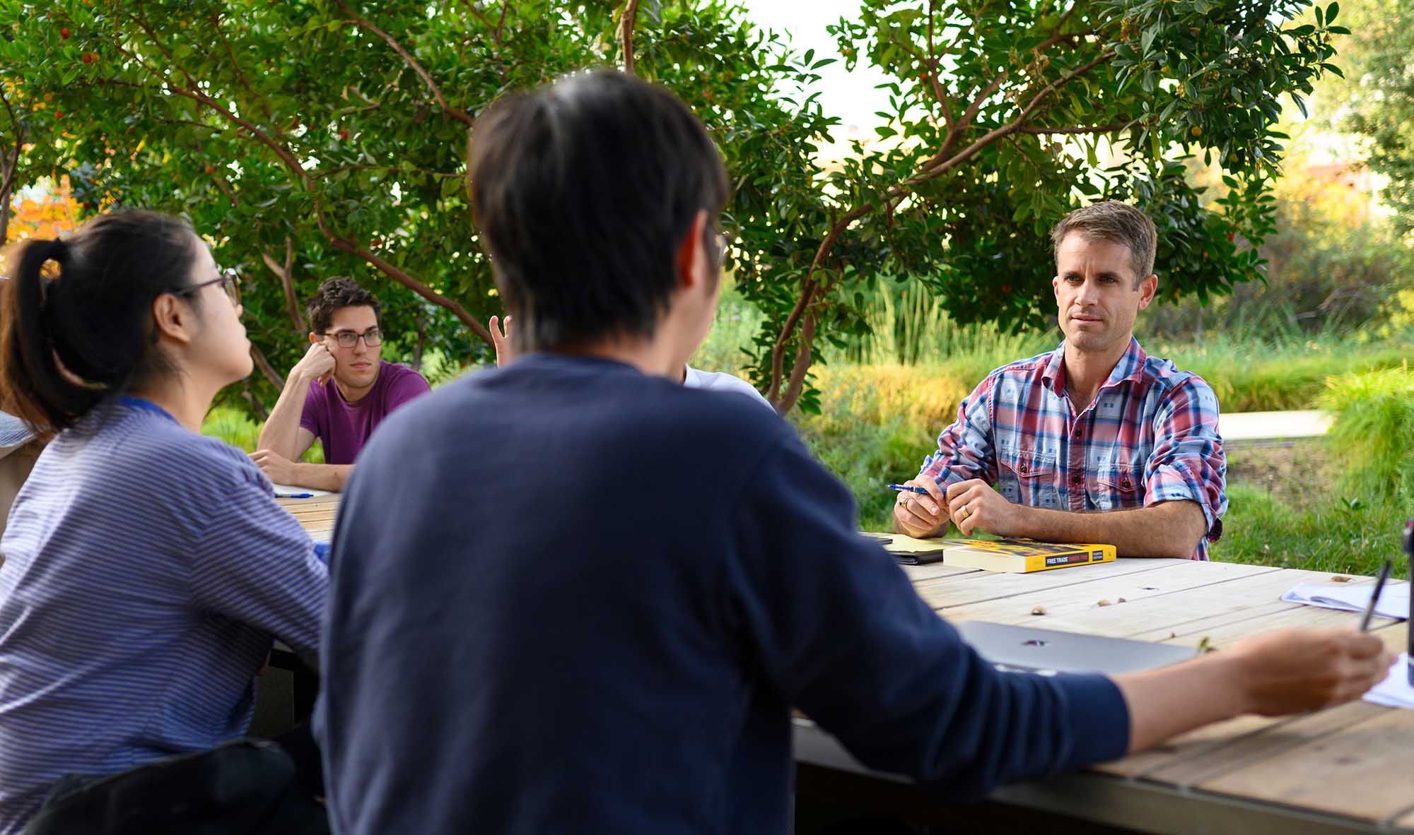 Cameron Shelton and students at a table