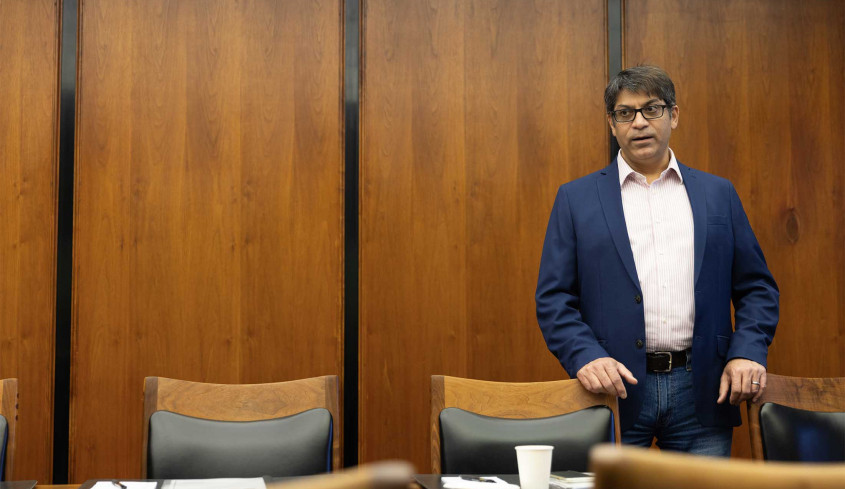 Prof. Nishant Dass in classroom