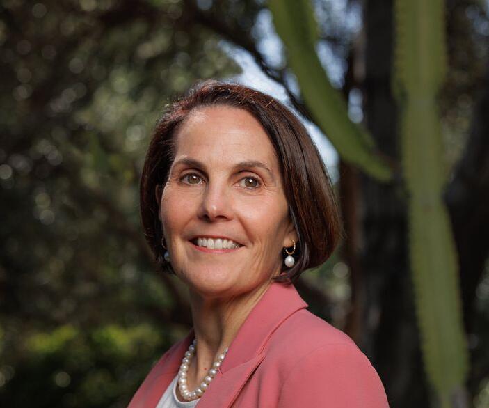 Headshot of Theresa Smith.