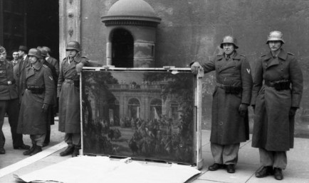German soldiers of the Hermann Göring Division posing in front of Palazzo Venezia in Rome in 1944 with art  taken from the Biblioteca del Museo Nazionale di Napoli.