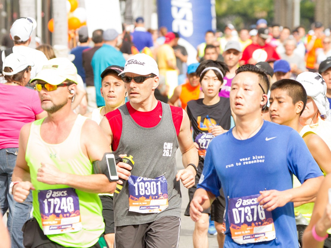 CMC President Hiram Chodosh (center) during this year's LA Marathon